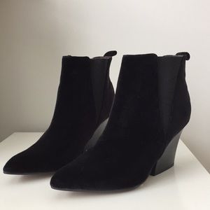 Report Signature black velvet booties size 9